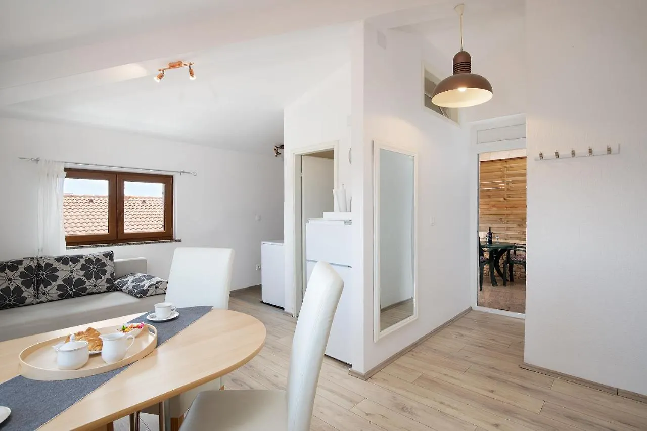 Apartments Dadic With Parking & Playground Medulin Croatia