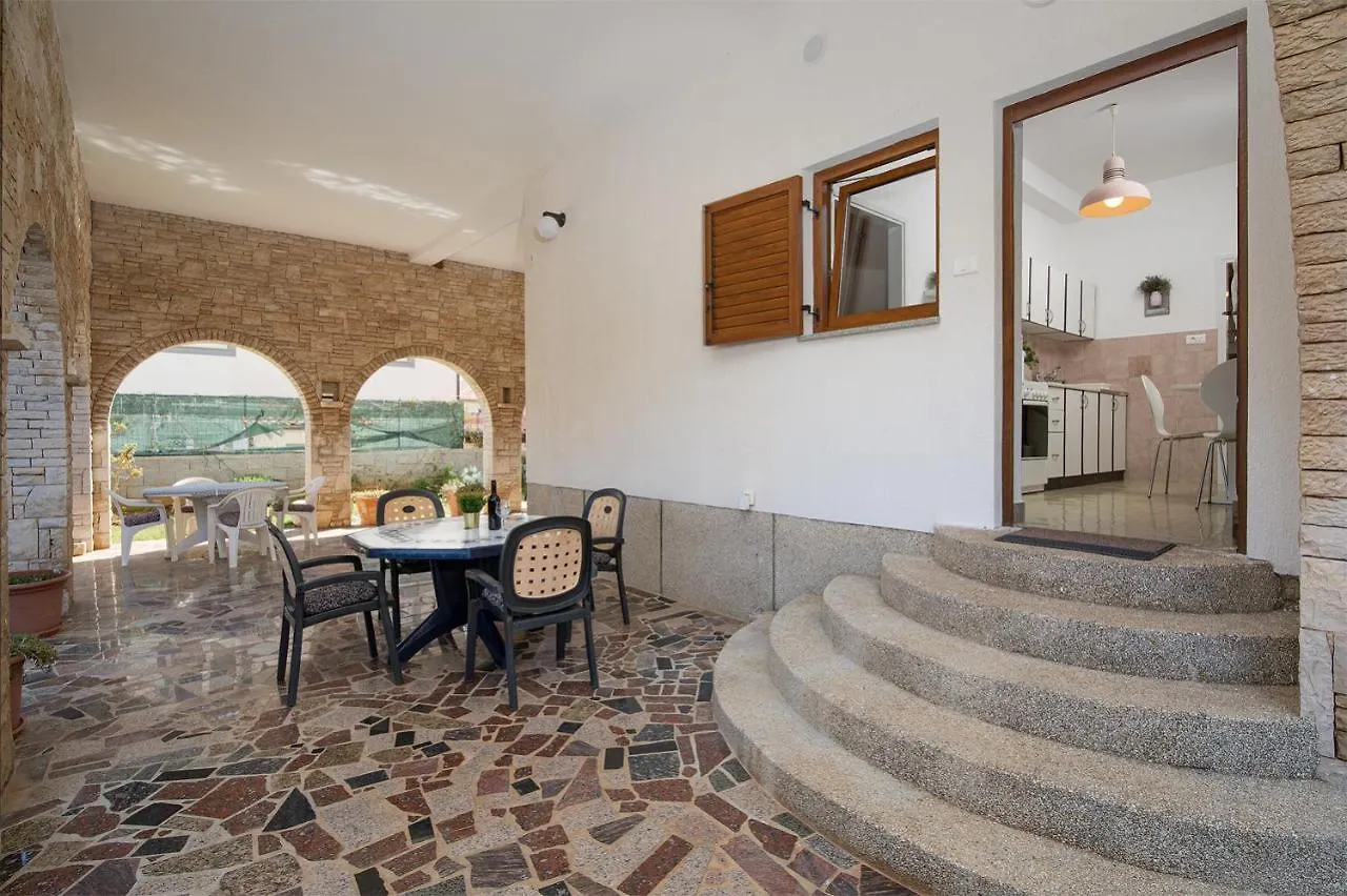 Apartments Dadic With Parking & Playground Medolino