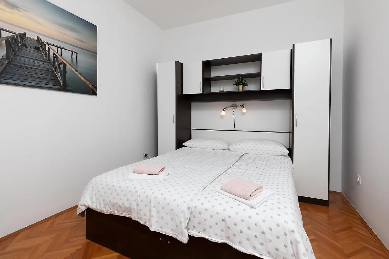 Apartments Dadic With Parking & Playground Medulin