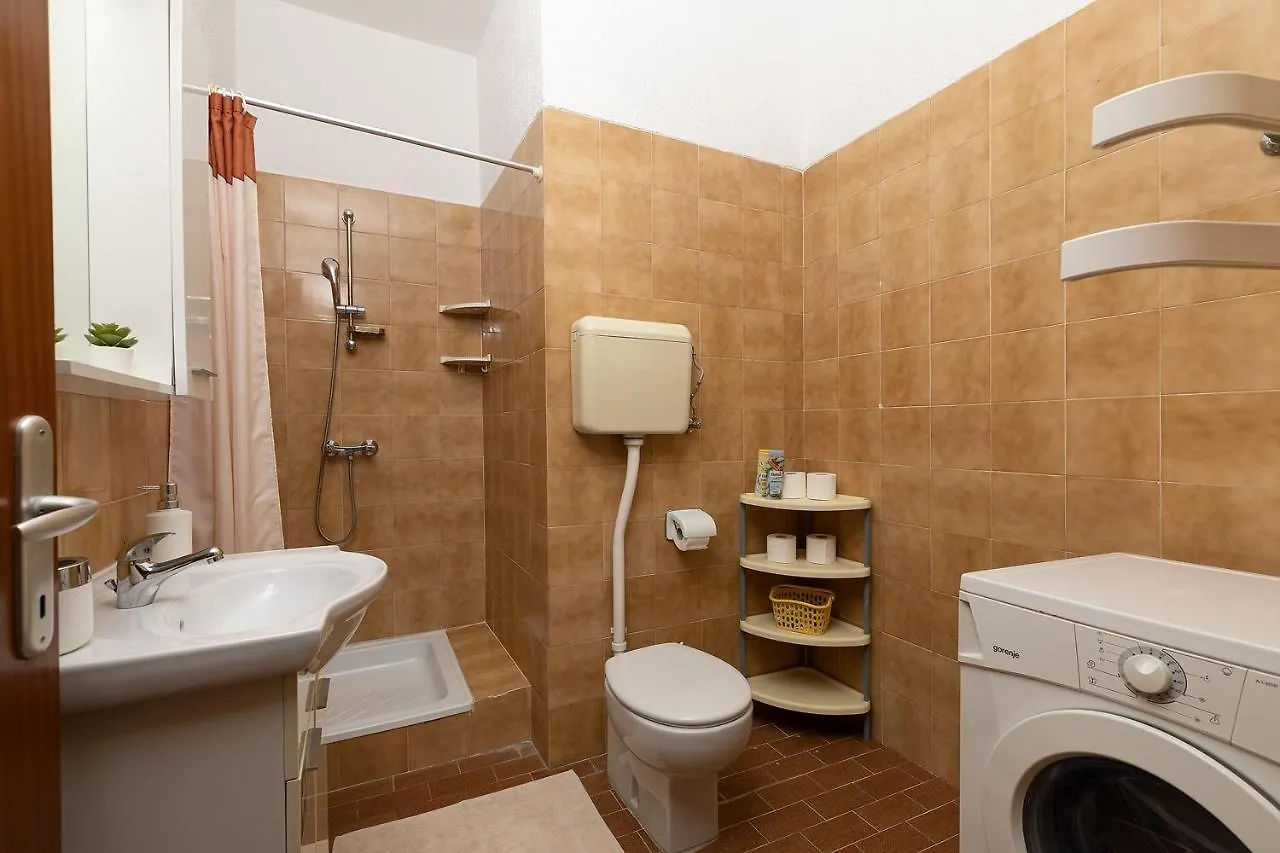 Apartments Dadic With Parking & Playground Medolino