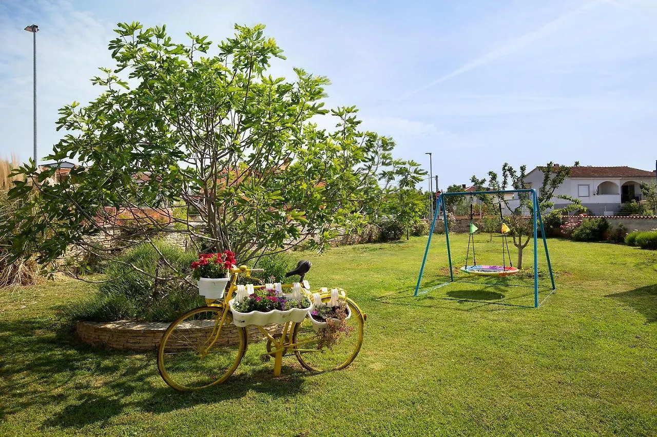 Apartments Dadic With Parking & Playground Medulin Croatia