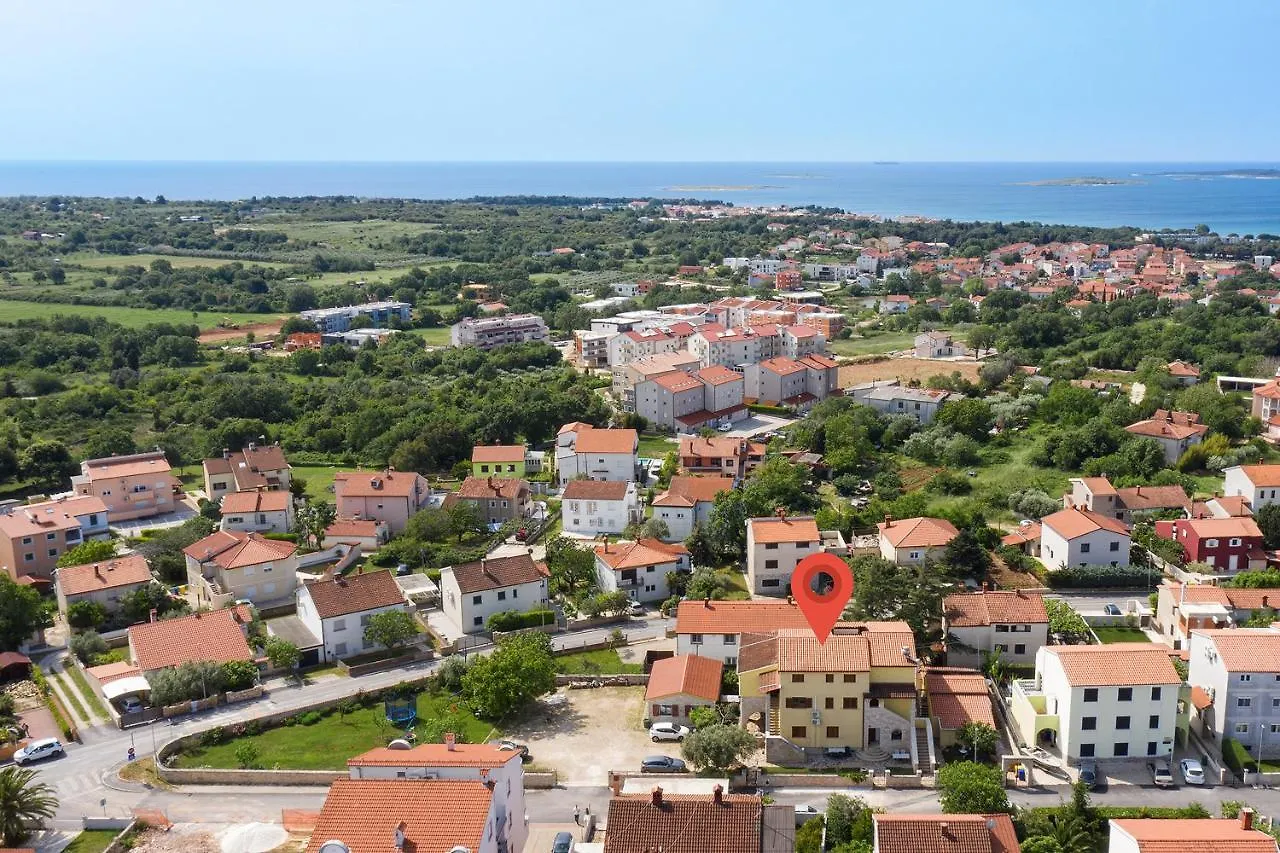 Apartments Dadic With Parking & Playground Medolino