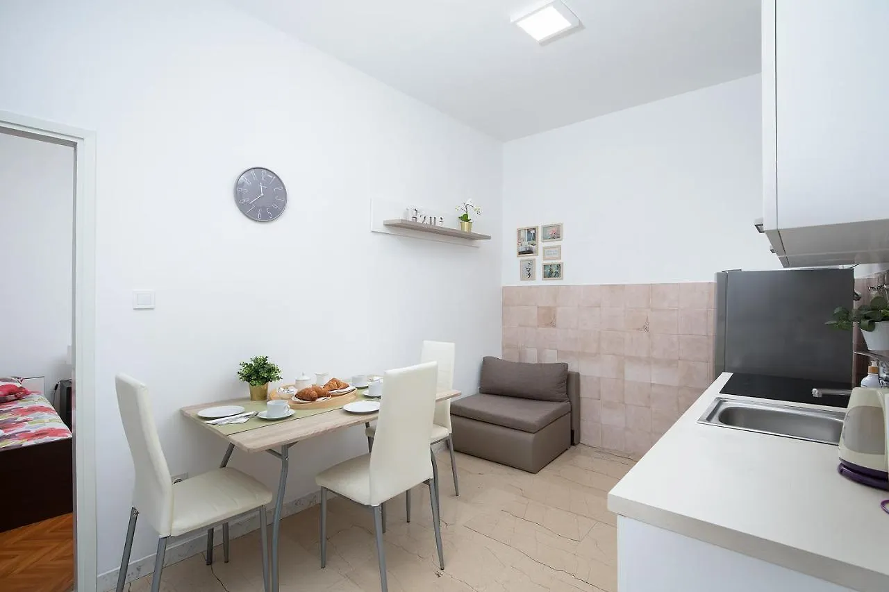 Apartments Dadic With Parking & Playground Medolino Croazia