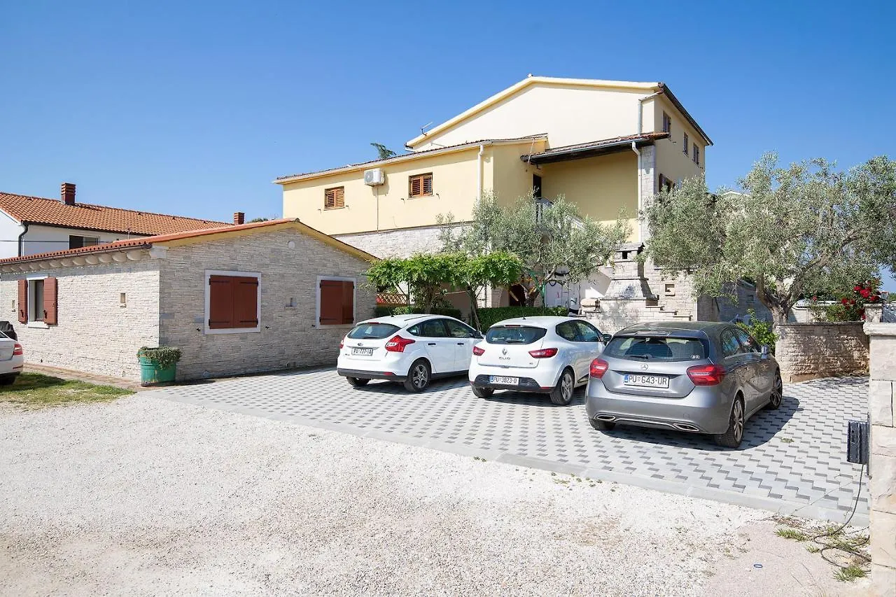 Apartments Dadic With Parking & Playground Medulin Croatia