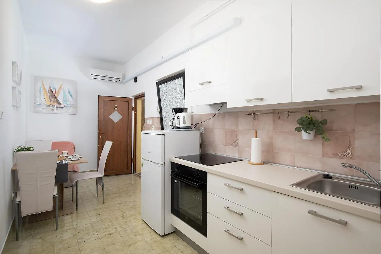 Apartments Dadic With Parking & Playground Medolino Croazia