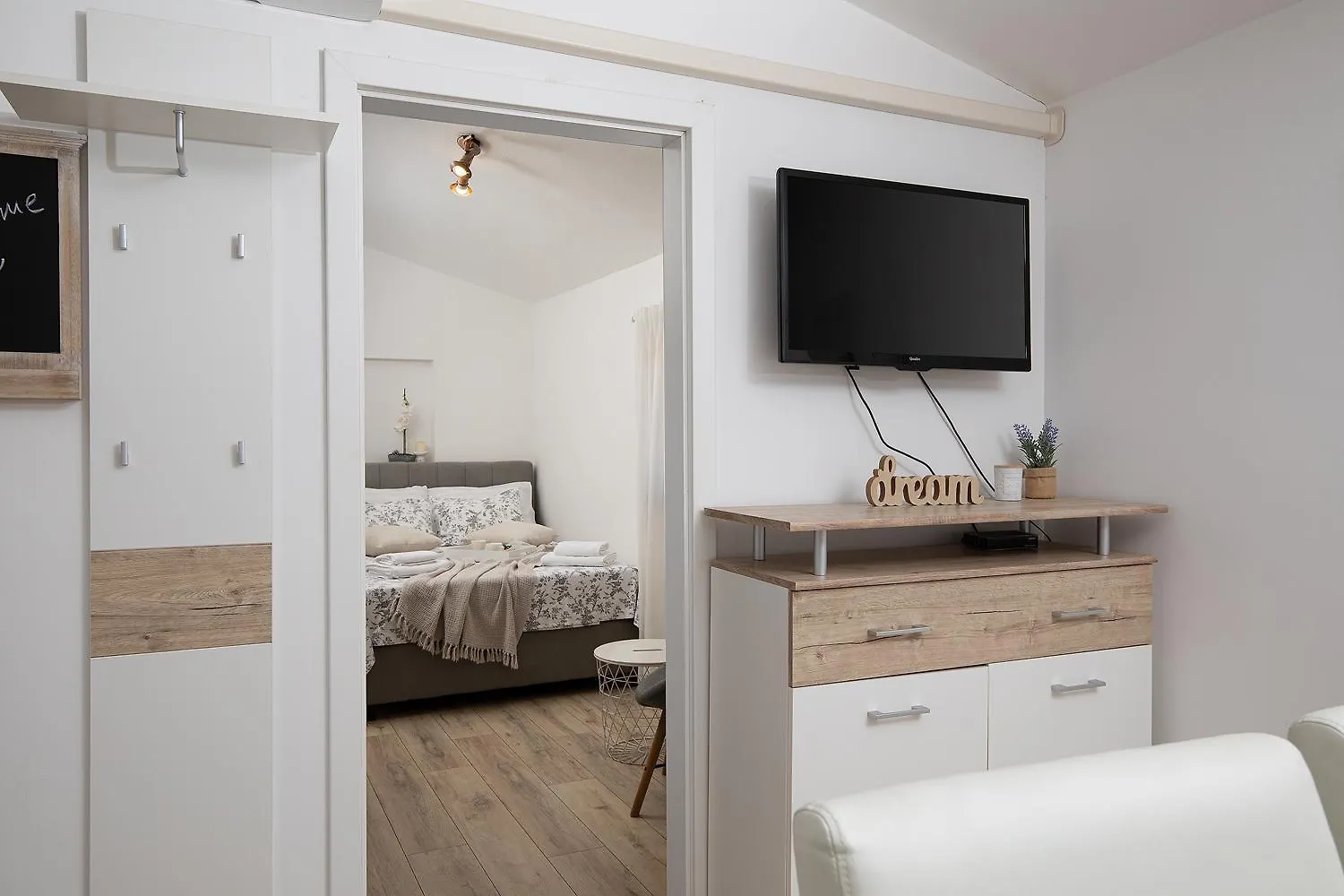 Apartments Dadic With Parking & Playground Medolino