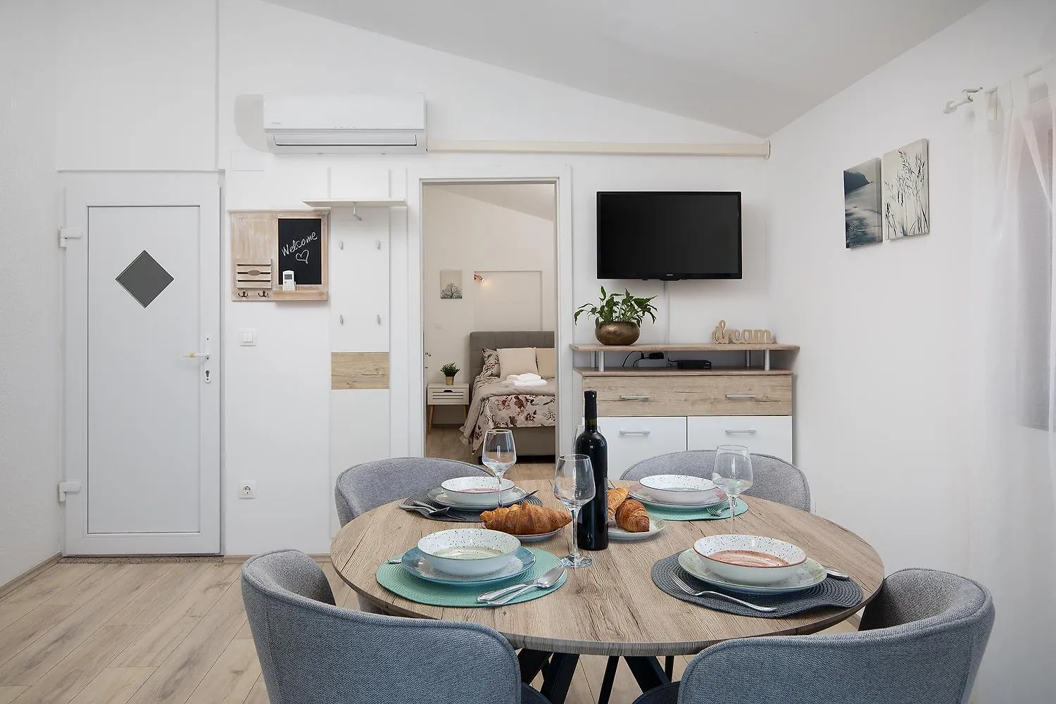 Apartments Dadic With Parking & Playground Medolino