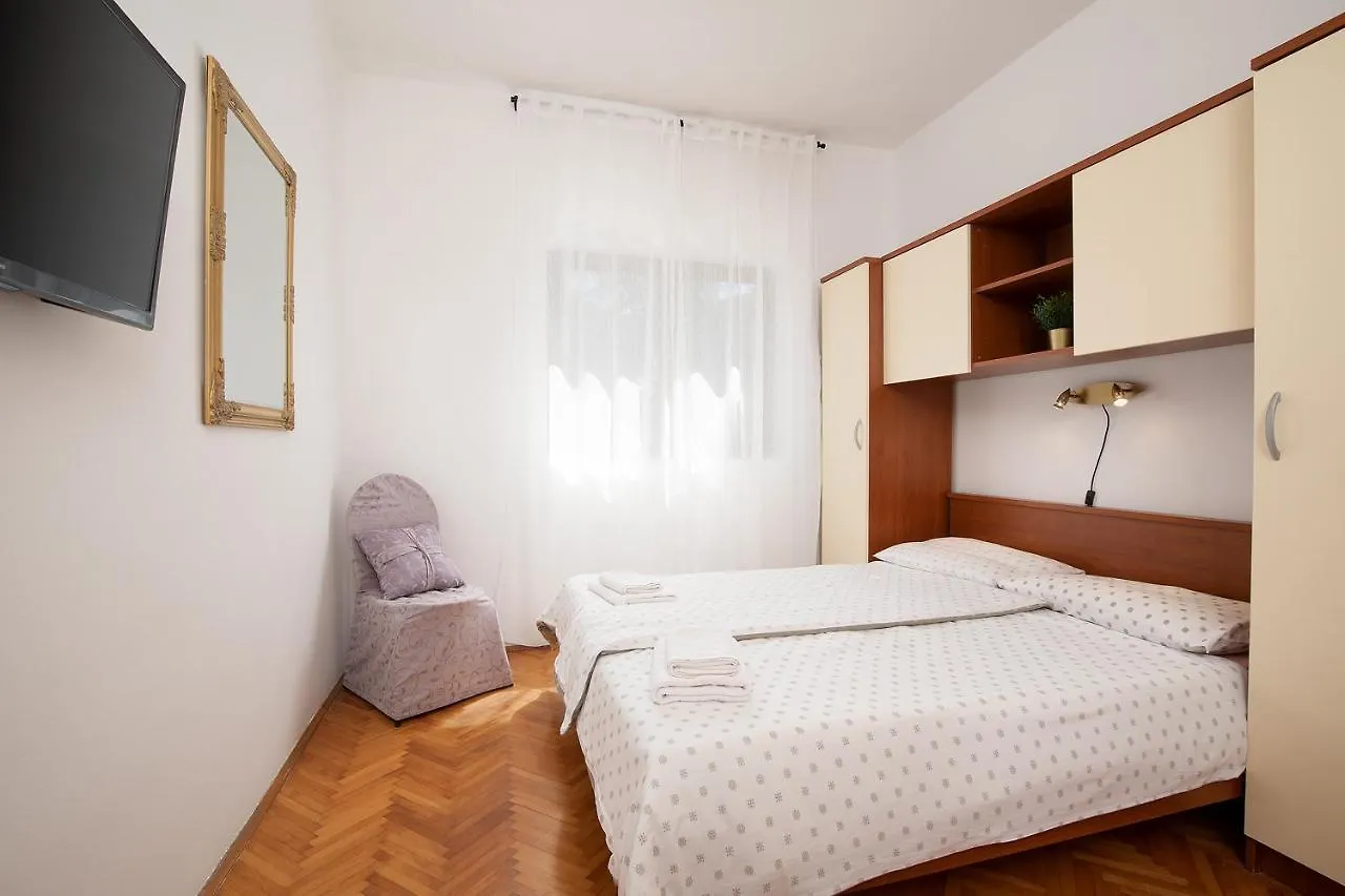 Apartments Dadic With Parking & Playground Medulin 0*,
