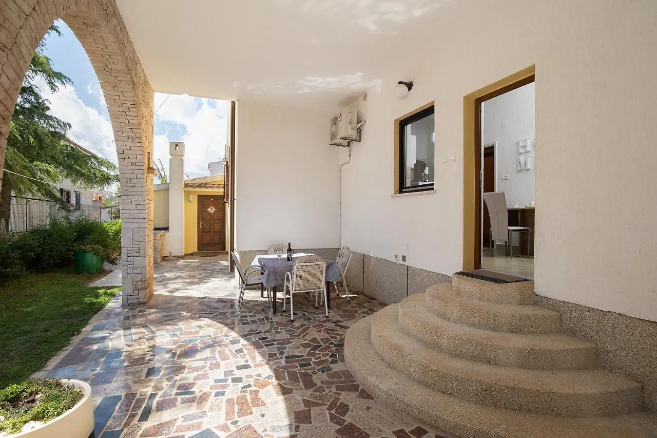 Apartments Dadic With Parking & Playground Medulin Croatia
