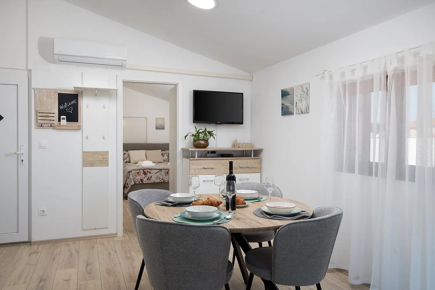 Apartments Dadic With Parking & Playground Medulin
